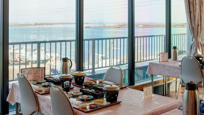 ■朝食付■日本海の漁港めしを堪能！陶板焼き・鮭西京焼きなど海鮮たっぷり【夕食なし】